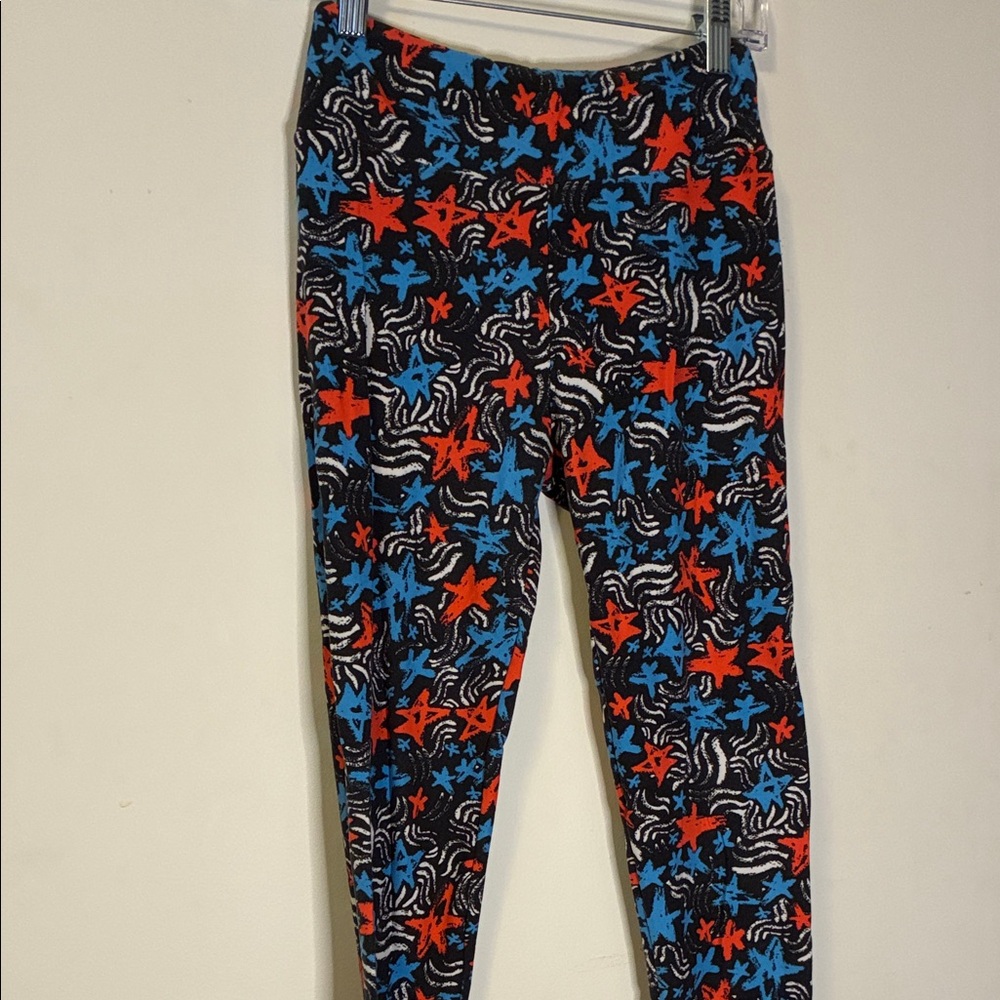 LuLaRoe Black Leggings with Red & Blue Starfish Print